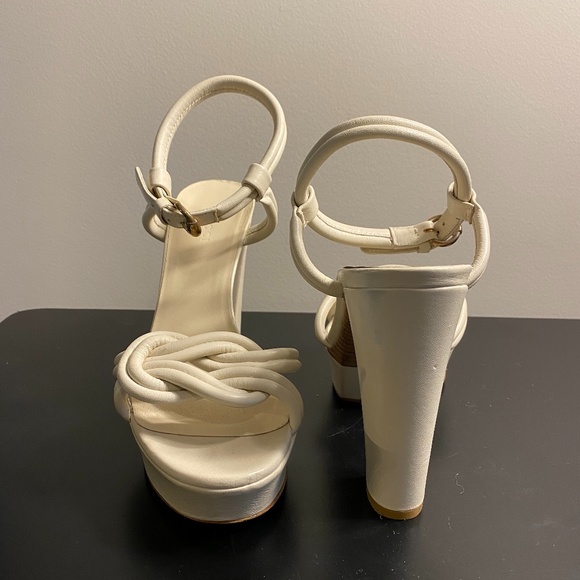 GUCCI KNOTTED LEATHER PLATFORM SANDALS - Picture 3 of 5